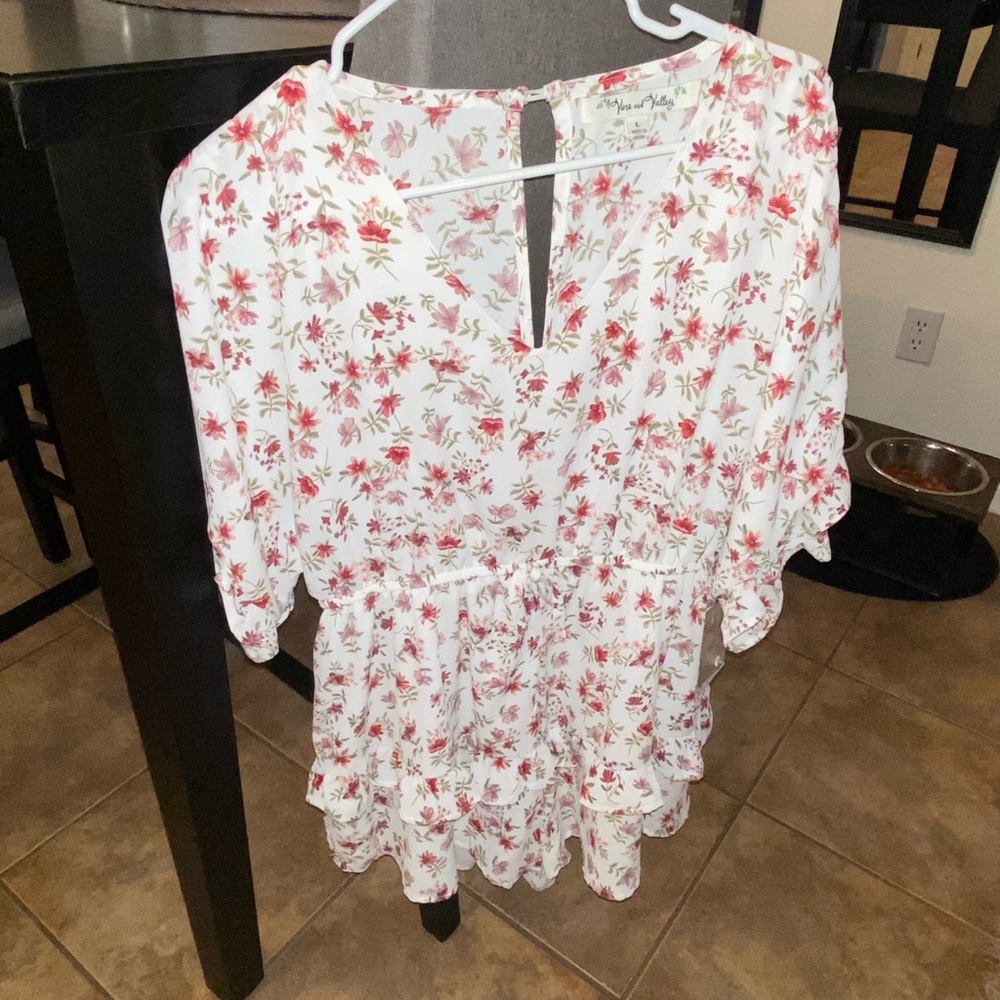 Floral romper 🤍